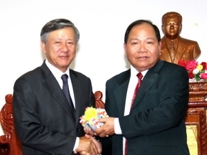 Vietnamese in northern Laos support Truong Sa